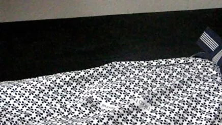 Nhỏ bé 18 tuổi, châu Á, một con girl xinh thủ dâm người trên ghế sofa