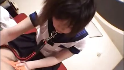 Bà jan vú gái bự trên nó