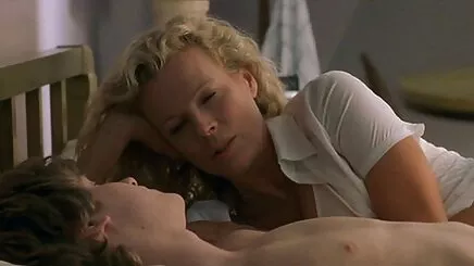 Phô Hứng trần truồng đi qua cuộc sống sex gái xinh khoe lồn