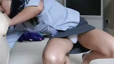 thiếu gai ko che với bộ ngực lớn và cạo lông