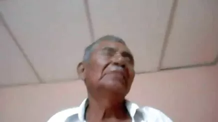 Trưởng thành gái xinh khoe lồn